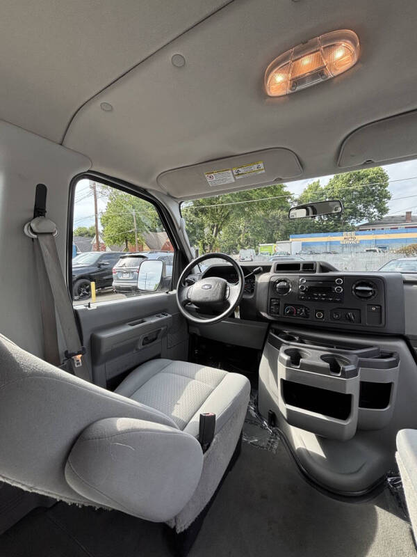 2009 Ford E-Series E-350 SD XL