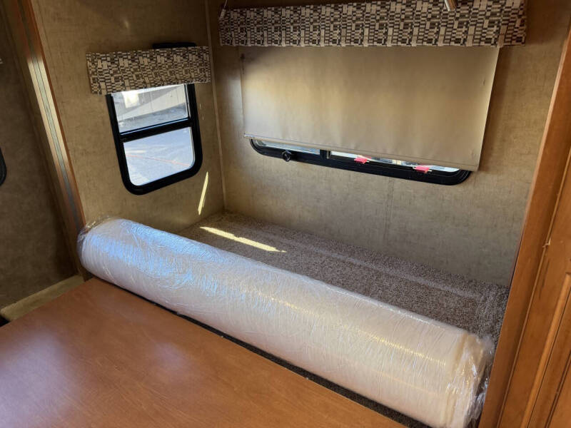 2017 Forest River Sunseeker MBS
