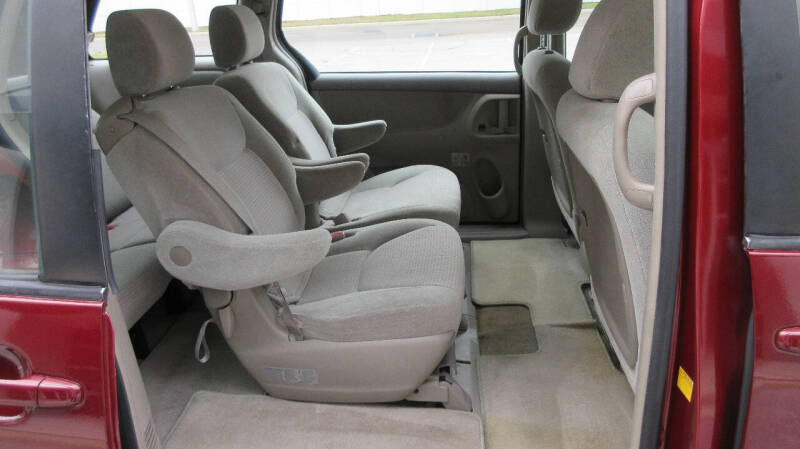 2008 Toyota Sienna null photo 24