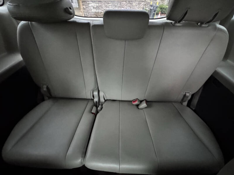 2012 Toyota Sienna XLE 7-Passenger Auto Access Seat