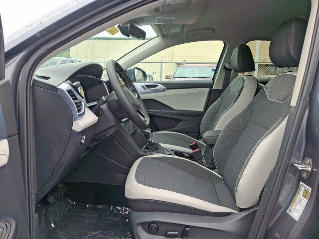 2025 Volkswagen Taos SE 4Motion