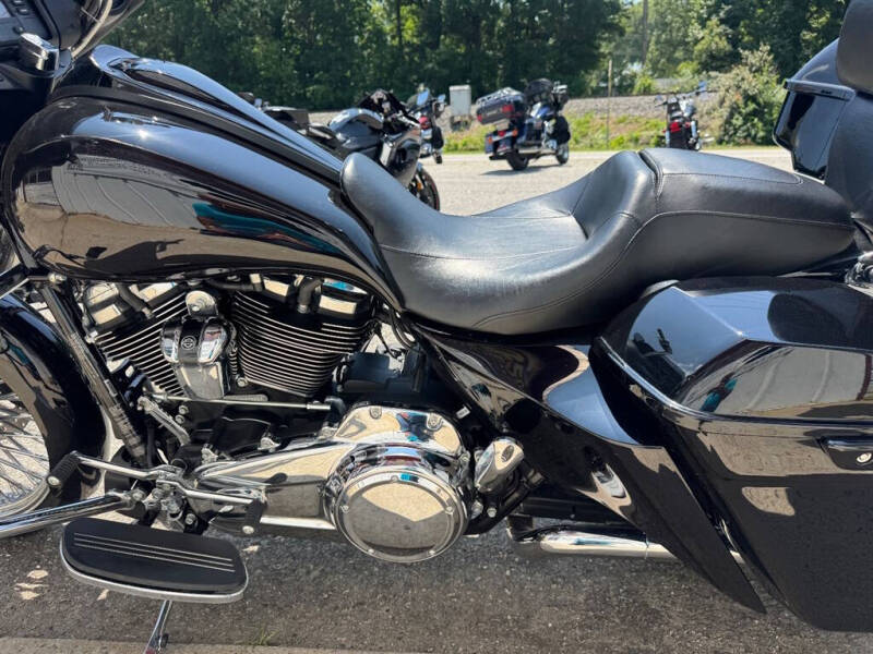 2017 Harley-Davidson FLHX -
