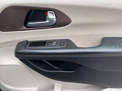 2022 Chrysler Voyager LX