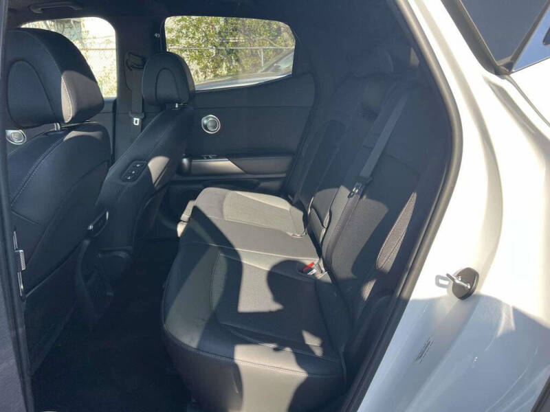 2025 Genesis GV60 Standard