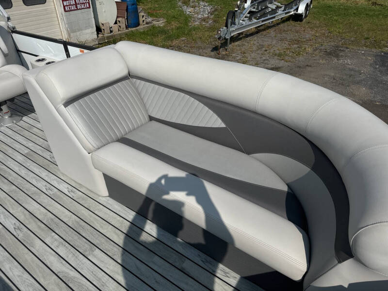 2017 Crest II 230 SLC