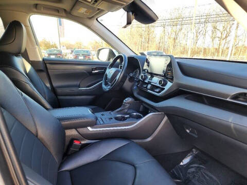 2022 Toyota Highlander Hybrid XLE