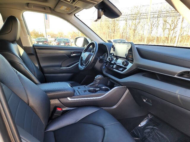 2022 Toyota Highlander Hybrid XLE