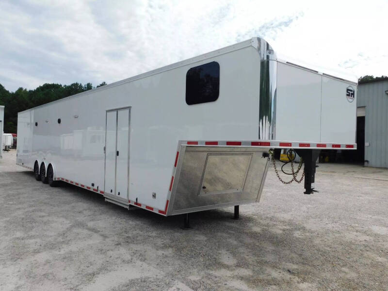 2026 United Trailers 53' Full Bathroom