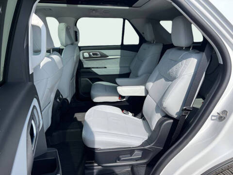 2025 Ford Explorer Platinum