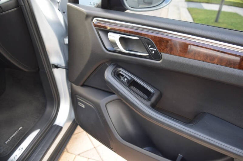 2016 Porsche Macan S