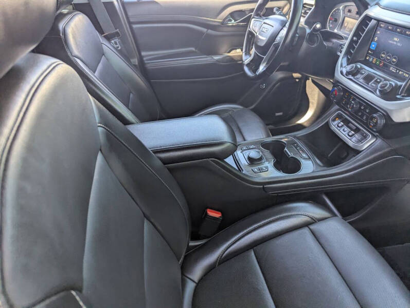 2023 GMC Acadia SLT