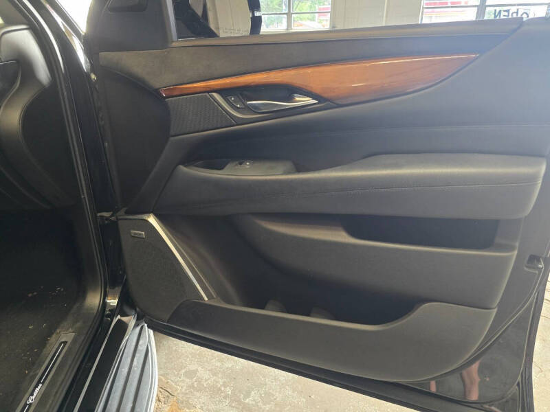 2017 Cadillac Escalade Luxury