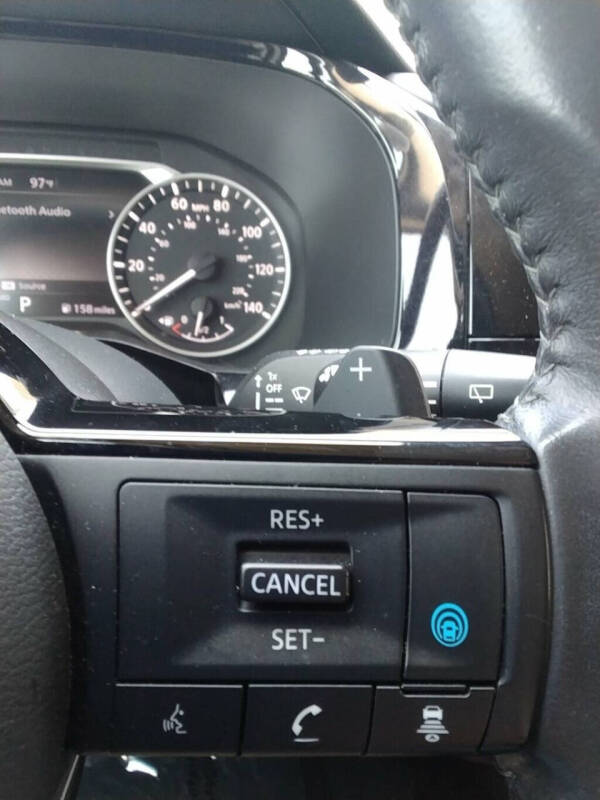 2022 Nissan Pathfinder SV