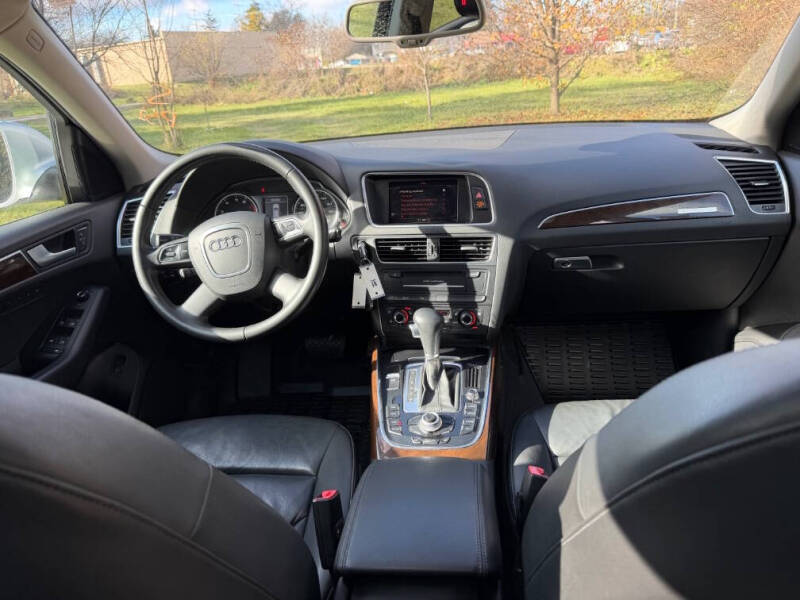2011 Audi Q5 2.0T quattro Premium Plus