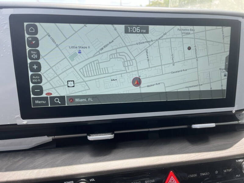 2024 Kia Carnival EX