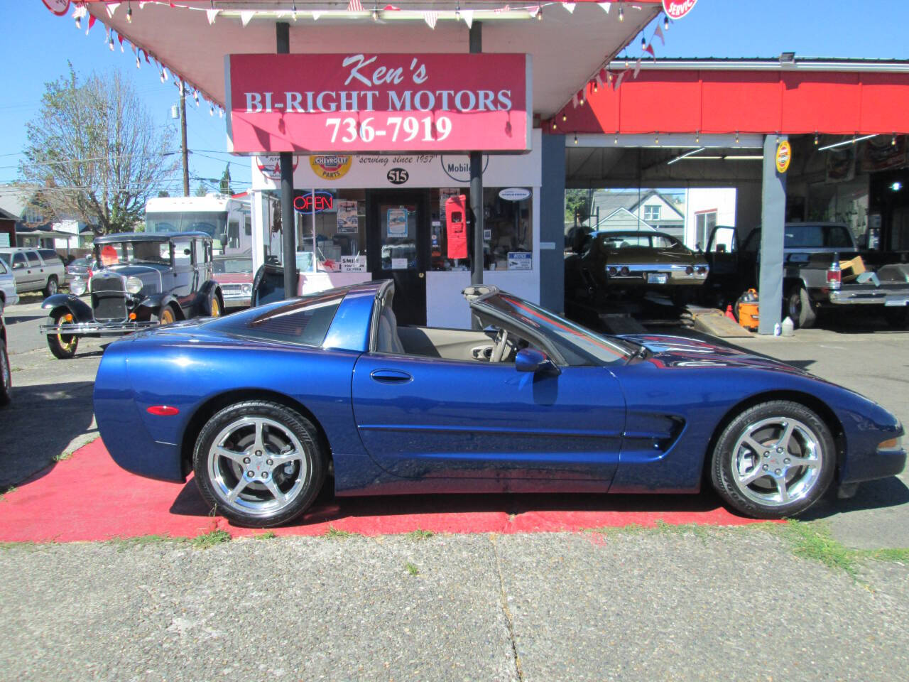 LeMans Blue 2004 Chevrolet Corvette Base 2dr Coupe 19