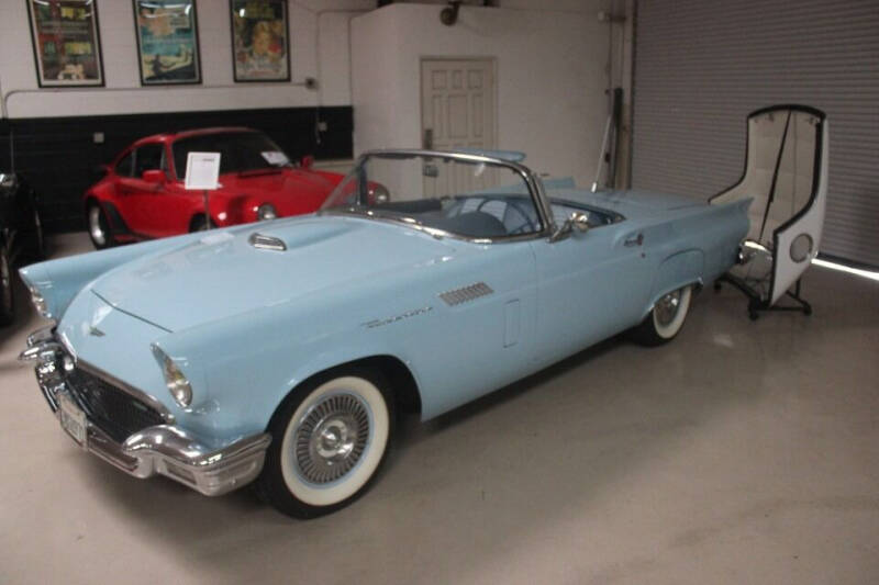 1957 Ford Thunderbird