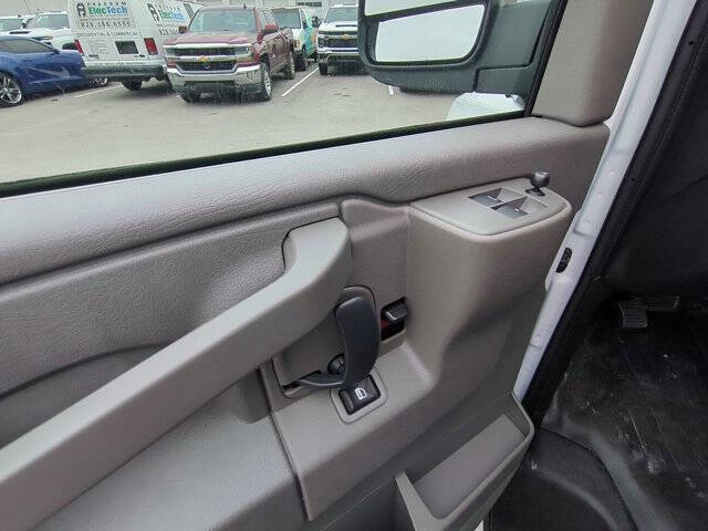 2025 Chevrolet Express 2500