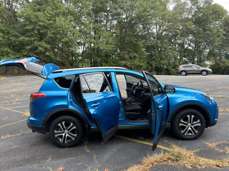 2017 Toyota RAV4 LE photo 23