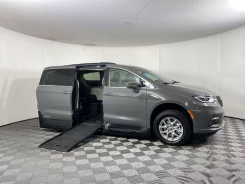 2022 Chrysler Pacifica for sale at AMS Vans in Tucker GA
