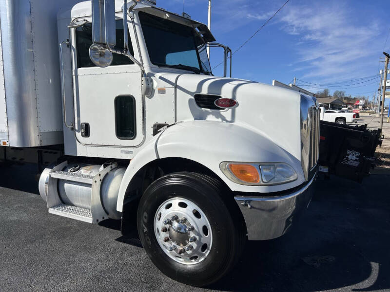 2008 Peterbilt 335