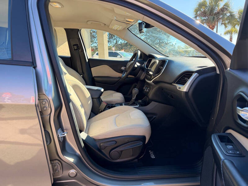 2016 Jeep Cherokee Sport