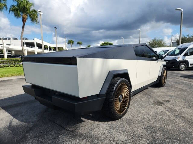 2024 Tesla Cybertruck