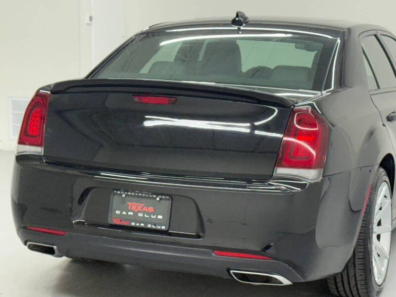 2016 Chrysler 300