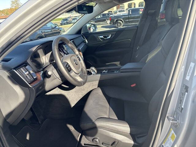 2025 Volvo V60 Cross Country B5 Plus