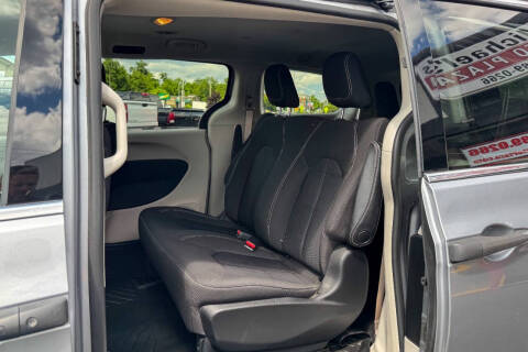 2020 Chrysler Voyager L