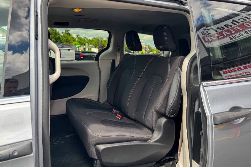 2020 Chrysler Voyager L