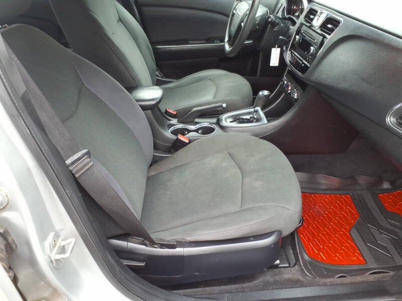 2012 Chrysler 200 LX