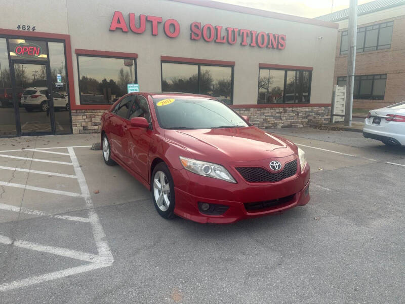 2011 Toyota Camry SE's photo