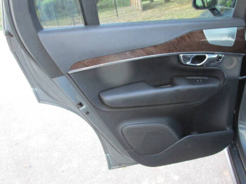 2016 Volvo XC90 T6 Momentum