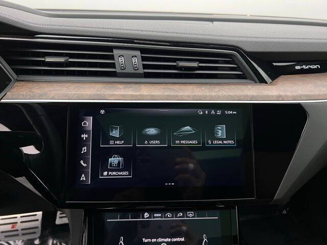 2021 Audi e-tron quattro Premium Plus