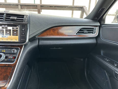 2017 Lincoln Continental Select