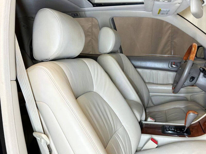 1999 Lexus LS 400
