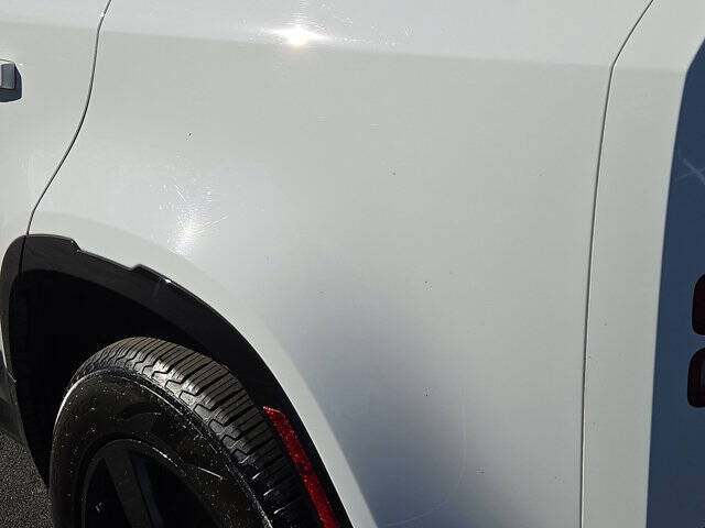 2024 Land Rover Defender 110 P400 X-Dynamic SE