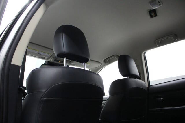 2020 Mitsubishi Outlander SE