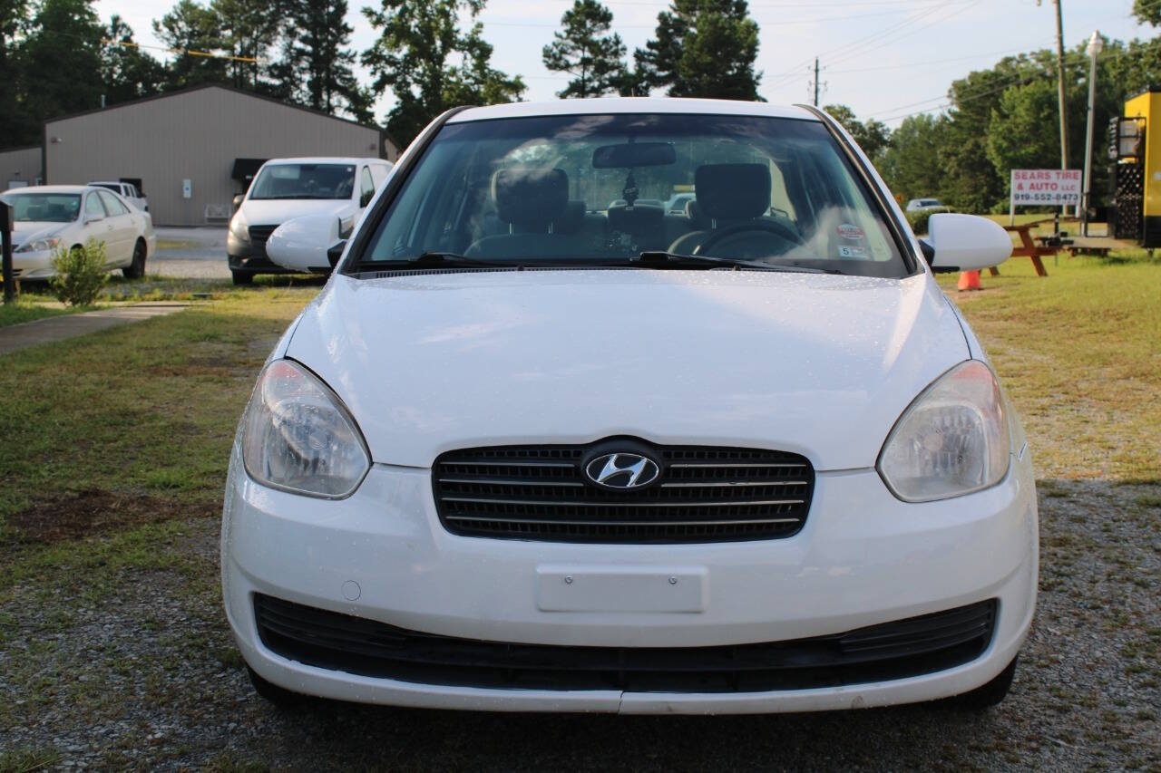 White 2009 Hyundai ACCENT GLS GLS 4dr Sedan 4A 2