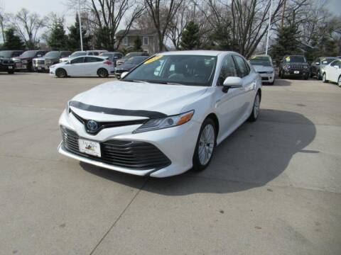 2019 Toyota Camry Hybrid for sale at Aztec Motors in Des Moines IA