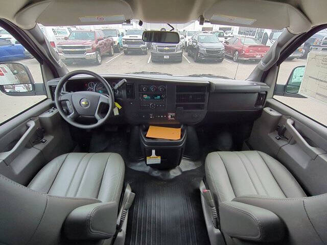 2025 Chevrolet Express 2500