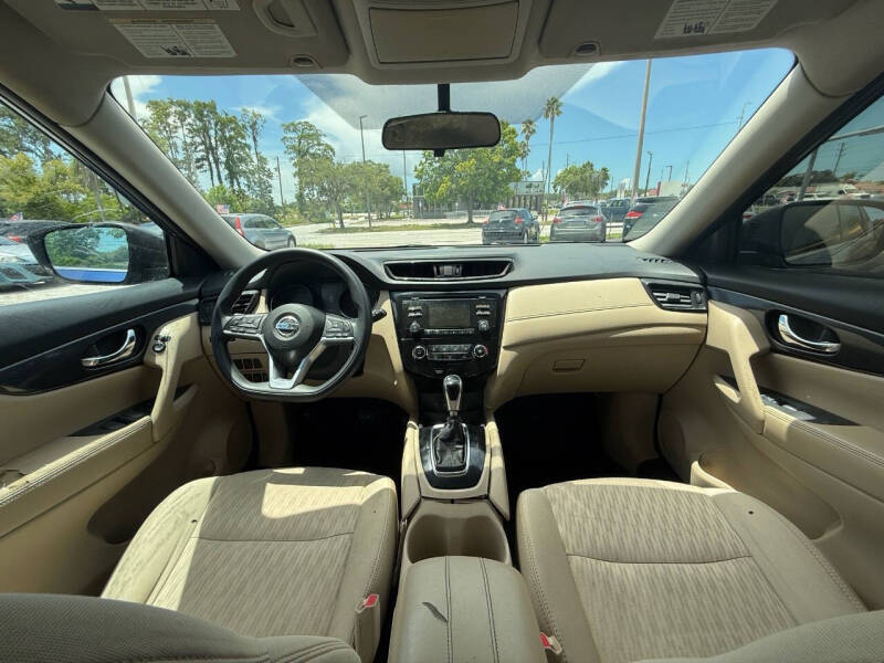 2017 Nissan Rogue SV