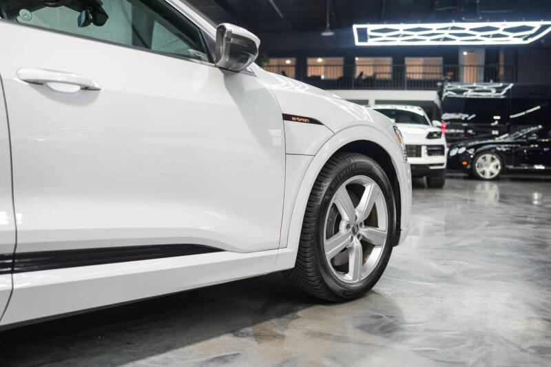 2019 Audi e-tron quattro Premium Plus