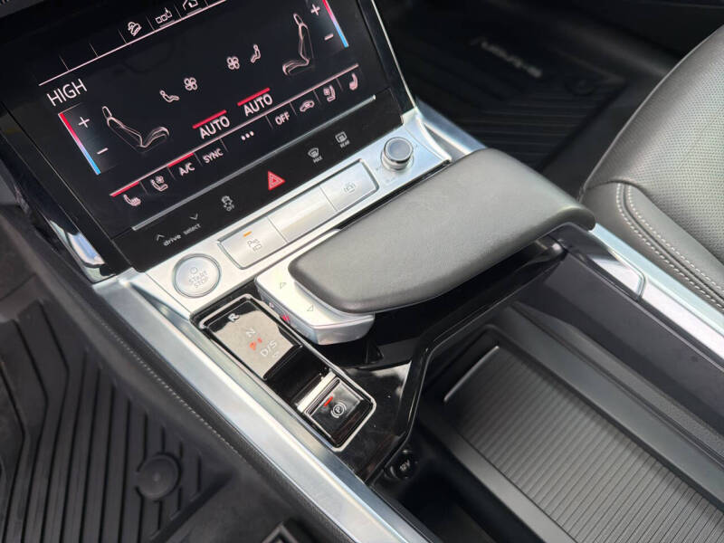 2019 Audi e-tron quattro Premium Plus