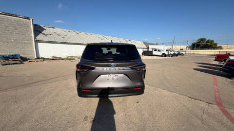 2023 Toyota Sienna LE 8-Passenger