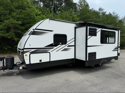 2022 Coleman Light 2455BH