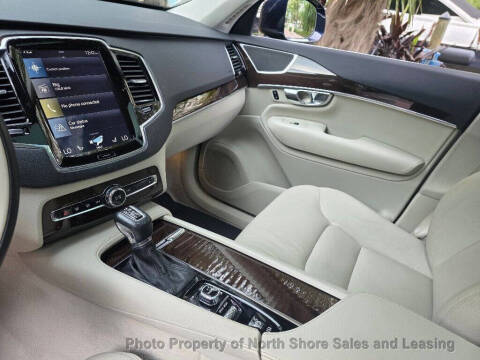 2016 Volvo XC90 T6 Momentum