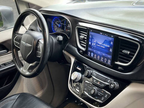 2017 Chrysler Pacifica Touring Plus
