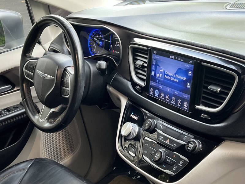 2017 Chrysler Pacifica Touring Plus